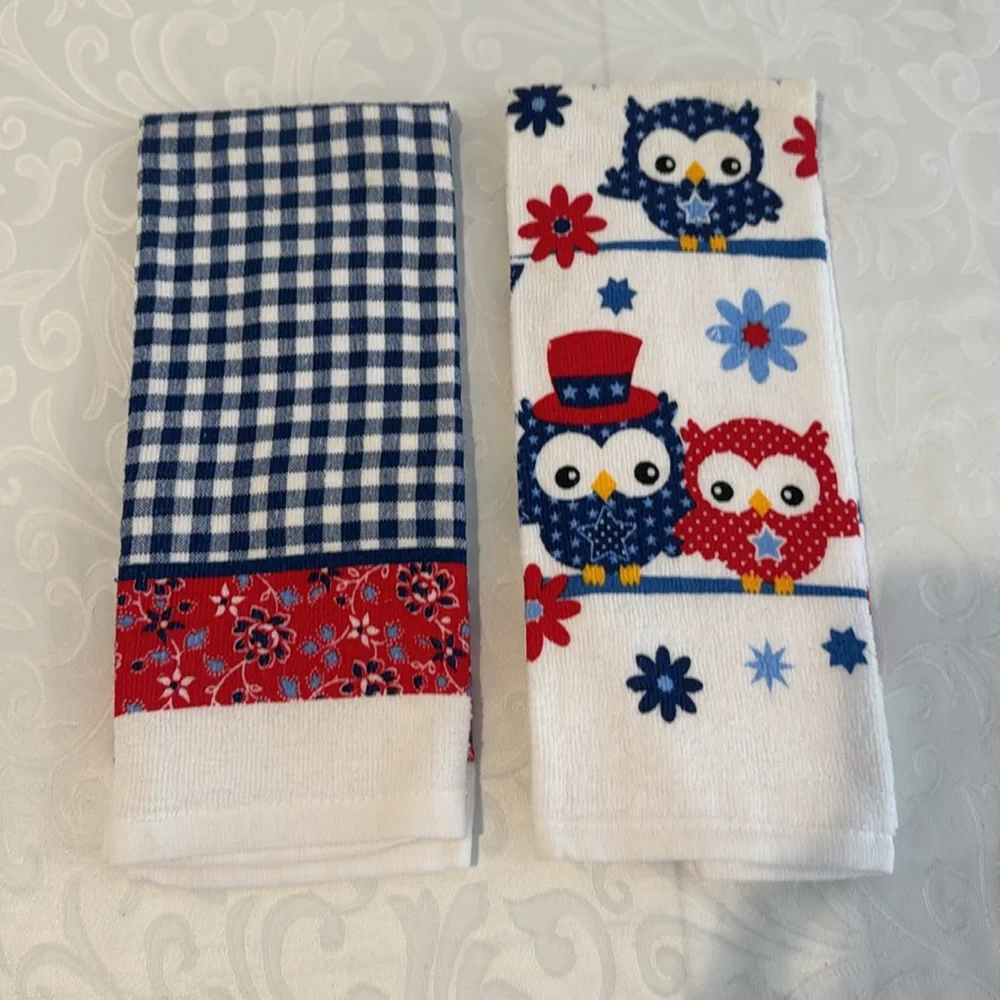 🌟3/$15🌟 NWOT Set of 2 kitchen Towels.